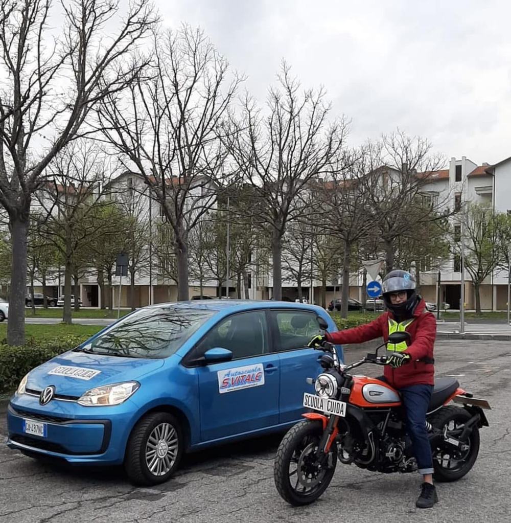 Auto e moto della scuola guida Autoscuola San Vitale