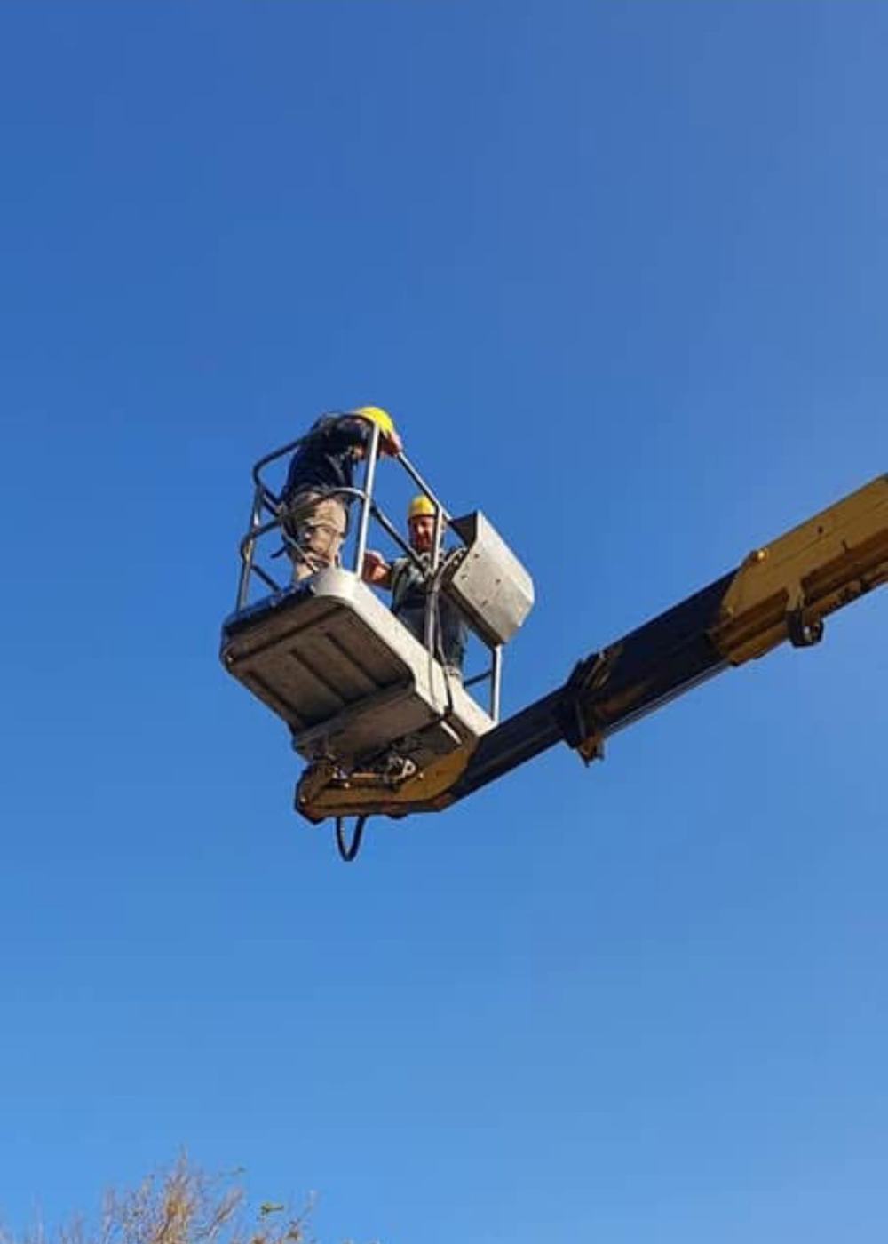 Allievi su una piattaforma di lavoro elevabile durante il corso
