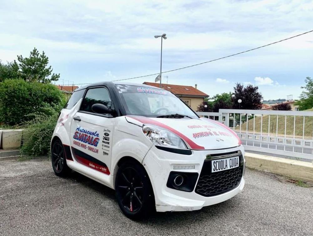 Microcar della scuola guida